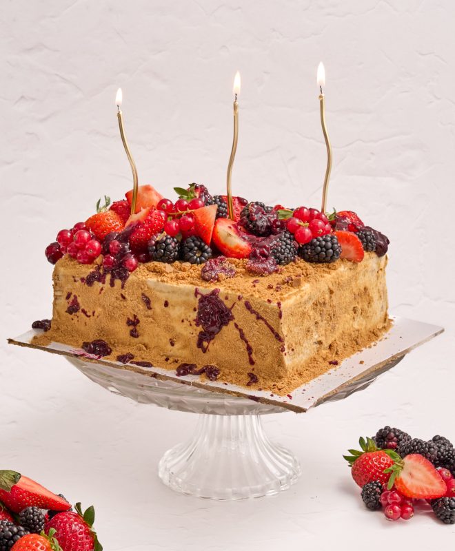 TORT MEDOVIK CU VIȘINE 1.6 KG